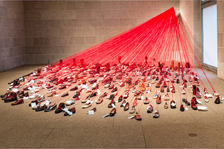 〈鹽田千春：視角〉展覽現場，華盛頓特區史密森尼美術館，2014年8月30日至2015年6月7日